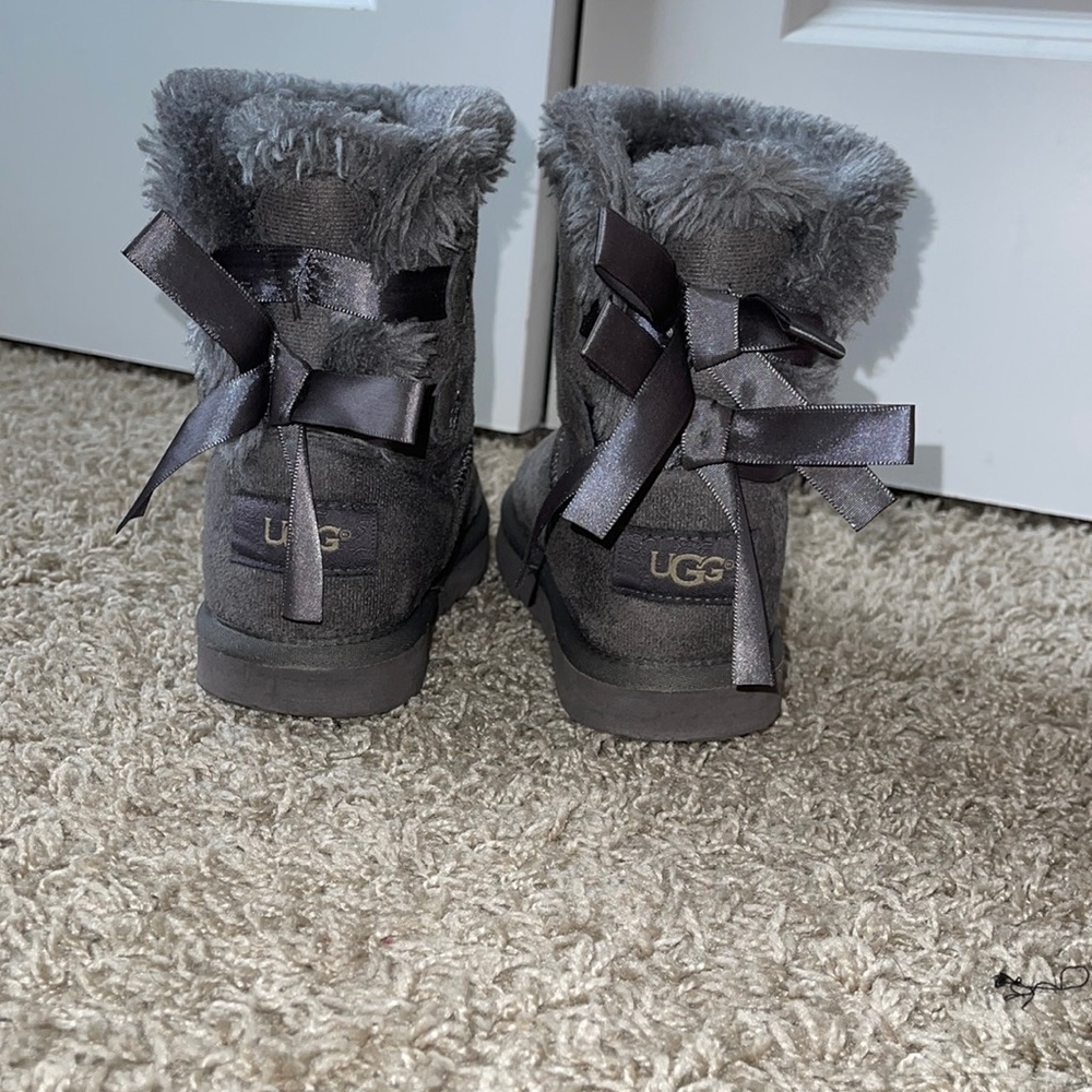Girls gray low UGG